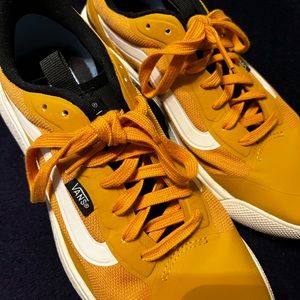 Vans Ultrarange women’s 9, men’s 7.5. Worn only a few times.